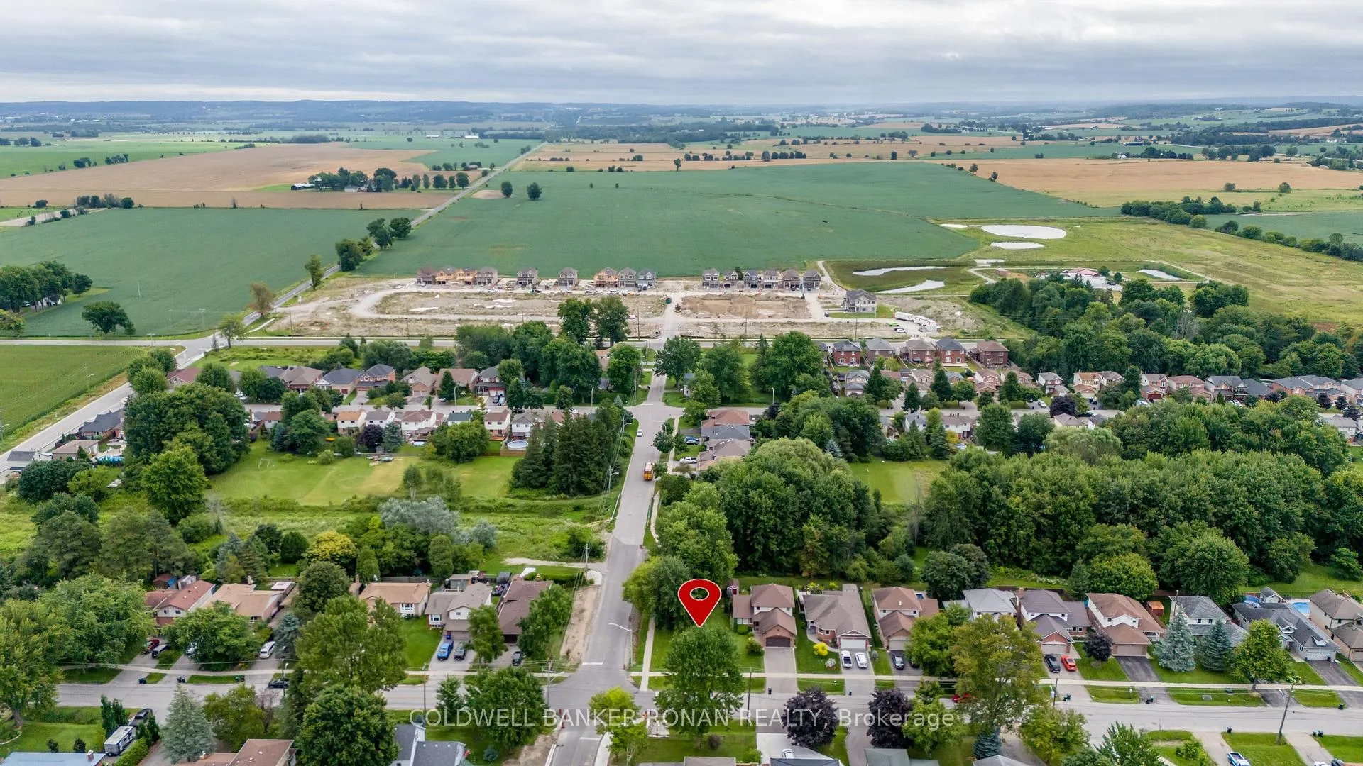 Photo 3 of 285 Centre Street, New Tecumseth, Beeton — HOMEH