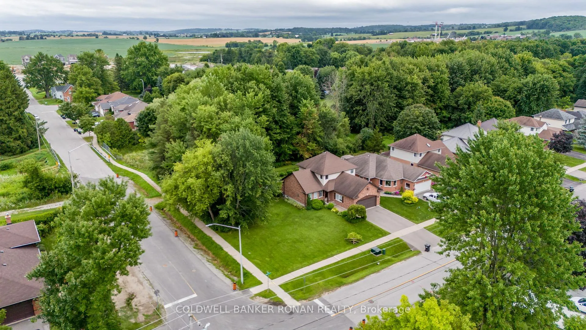 Photo 5 of 285 Centre Street, New Tecumseth, Beeton — HOMEH