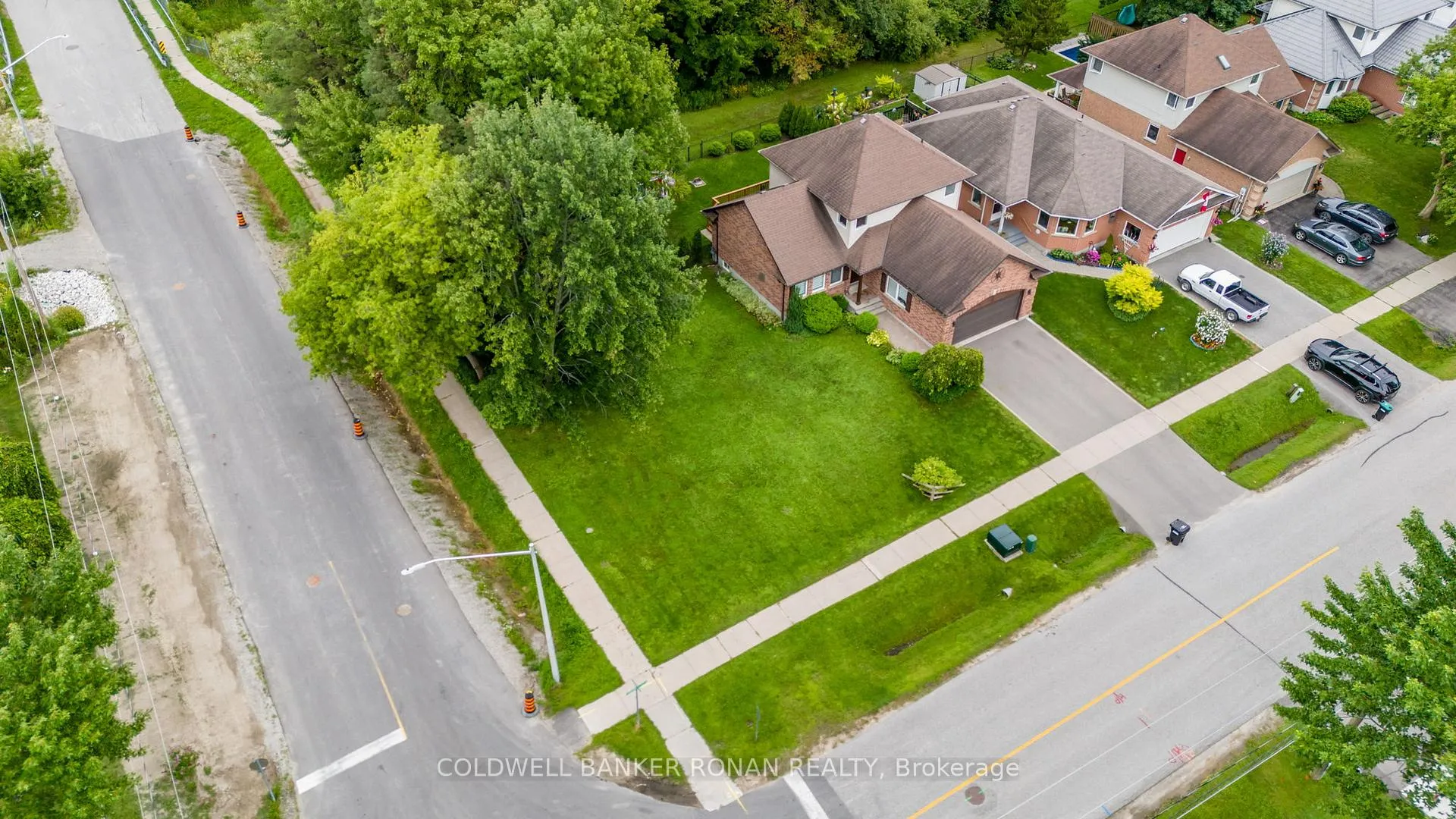 Photo 6 of 285 Centre Street, New Tecumseth, Beeton — HOMEH