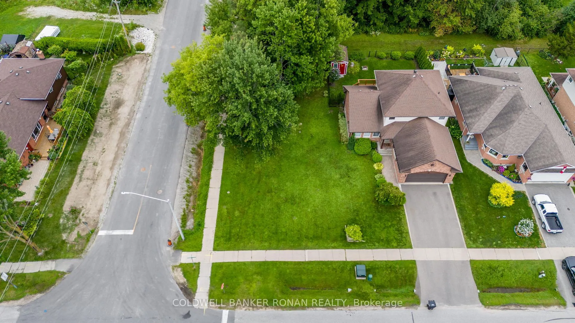 Photo 7 of 285 Centre Street, New Tecumseth, Beeton — HOMEH