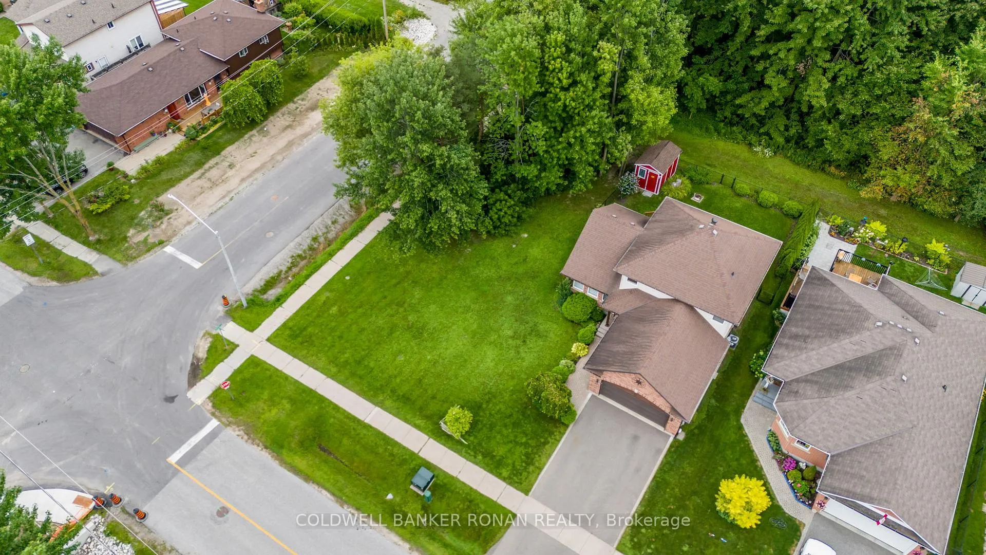 Photo 8 of 285 Centre Street, New Tecumseth, Beeton — HOMEH