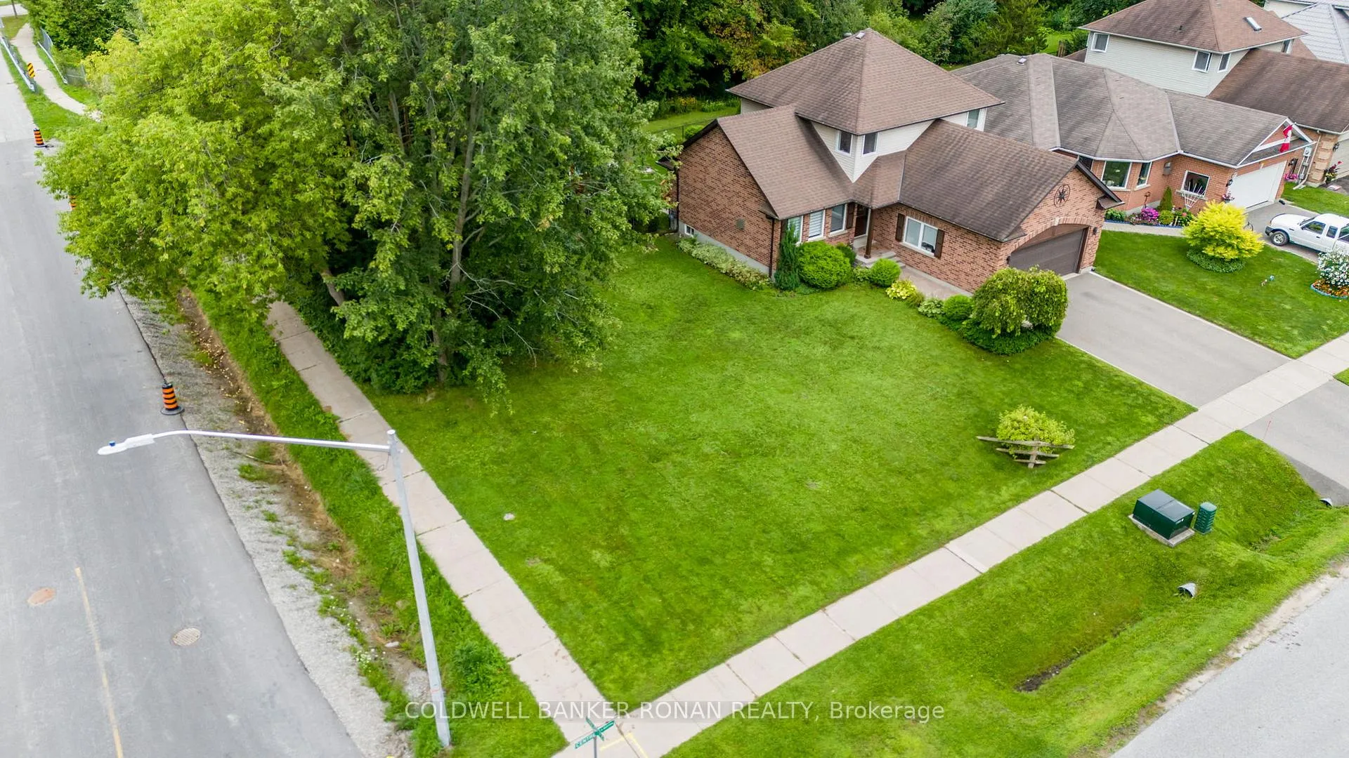 Photo 12 of 285 Centre Street, New Tecumseth, Beeton — HOMEH