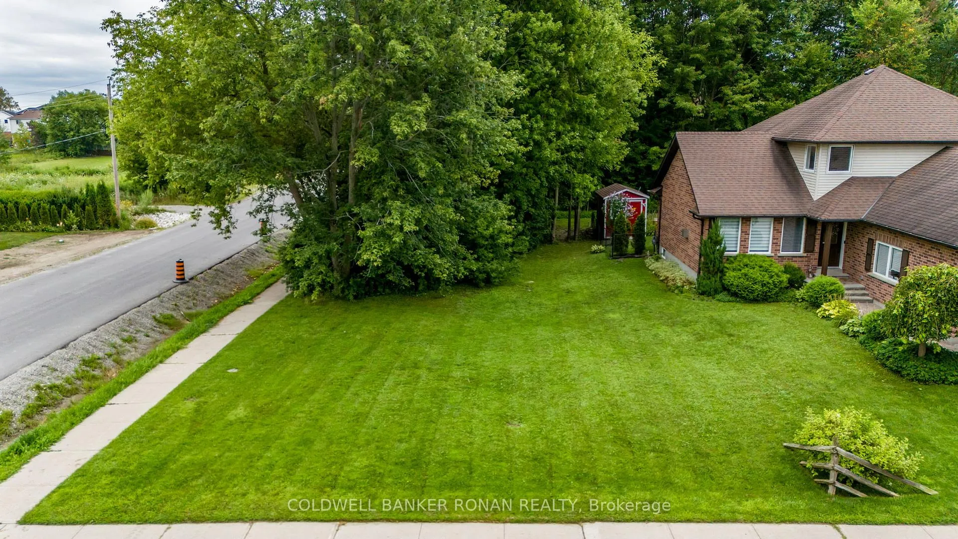 Photo 13 of 285 Centre Street, New Tecumseth, Beeton — HOMEH