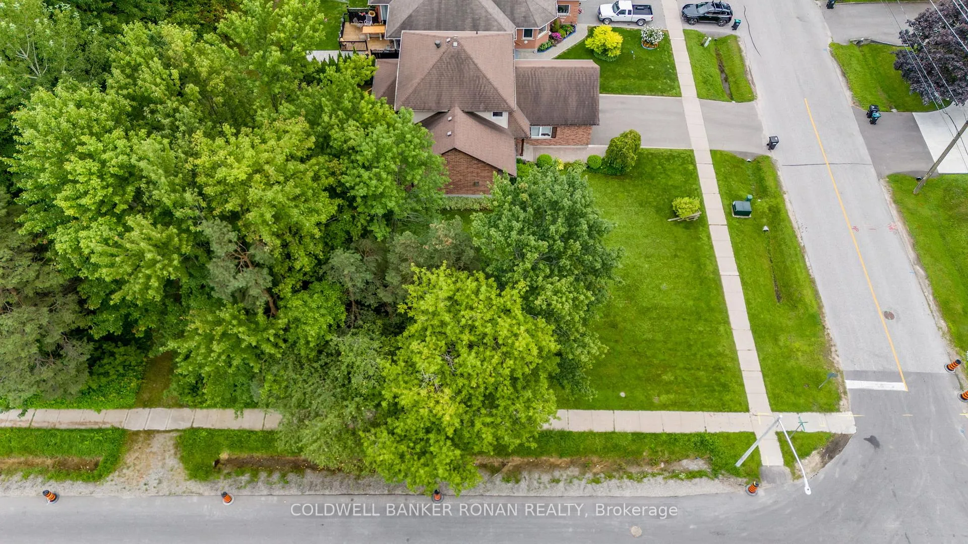 Photo 15 of 285 Centre Street, New Tecumseth, Beeton — HOMEH