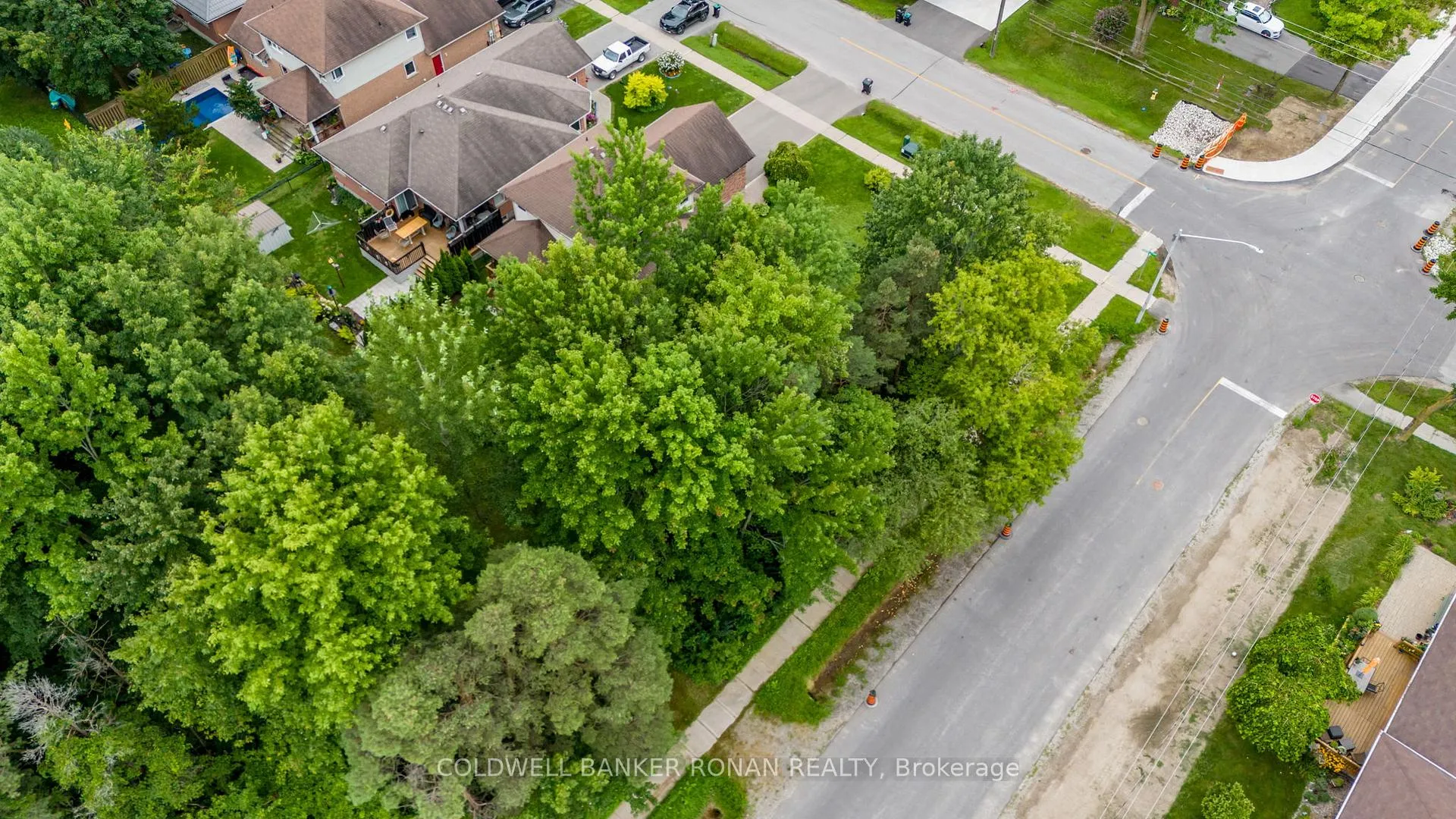 Photo 16 of 285 Centre Street, New Tecumseth, Beeton — HOMEH