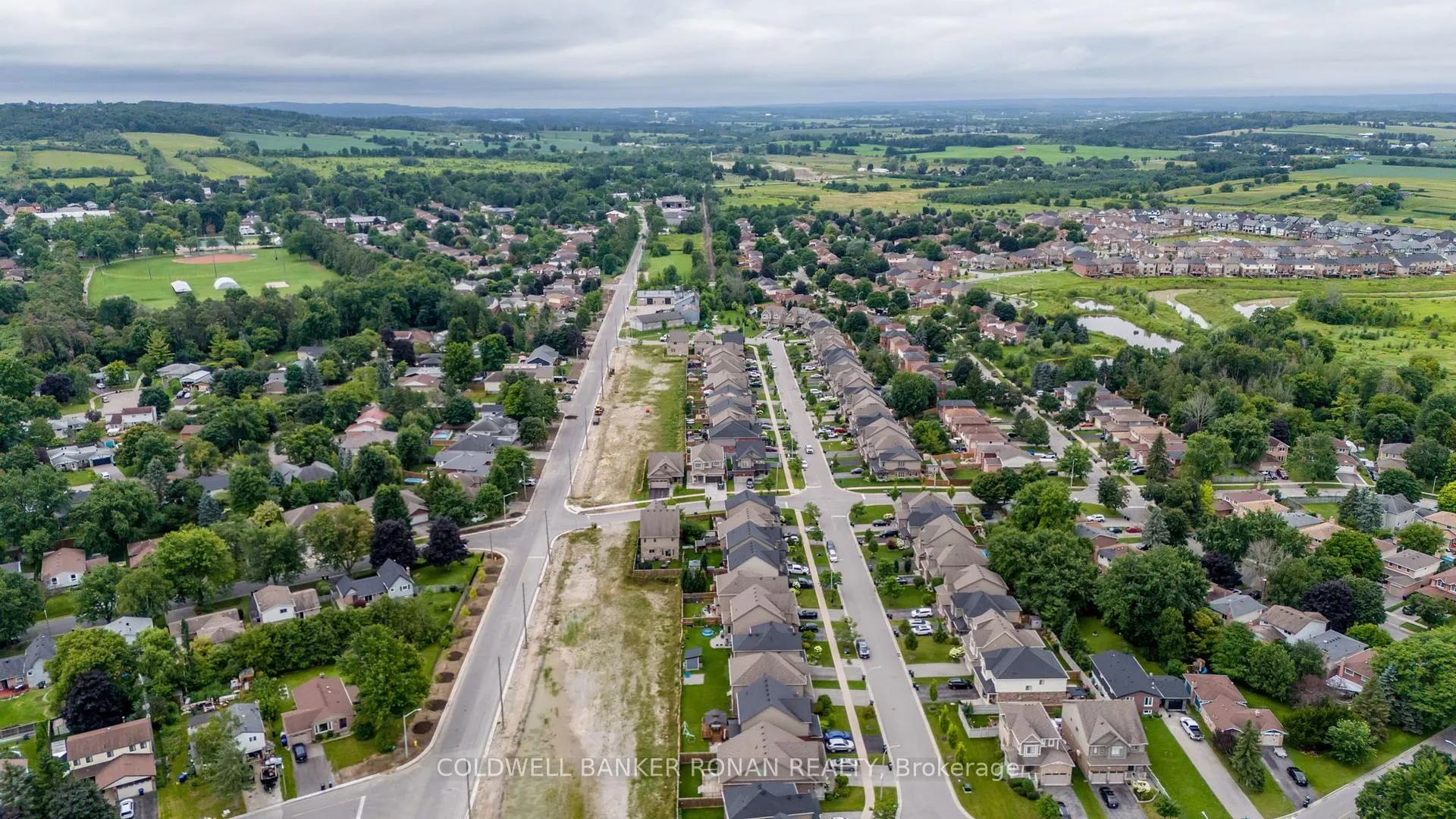 Photo 23 of 285 Centre Street, New Tecumseth, Beeton — HOMEH