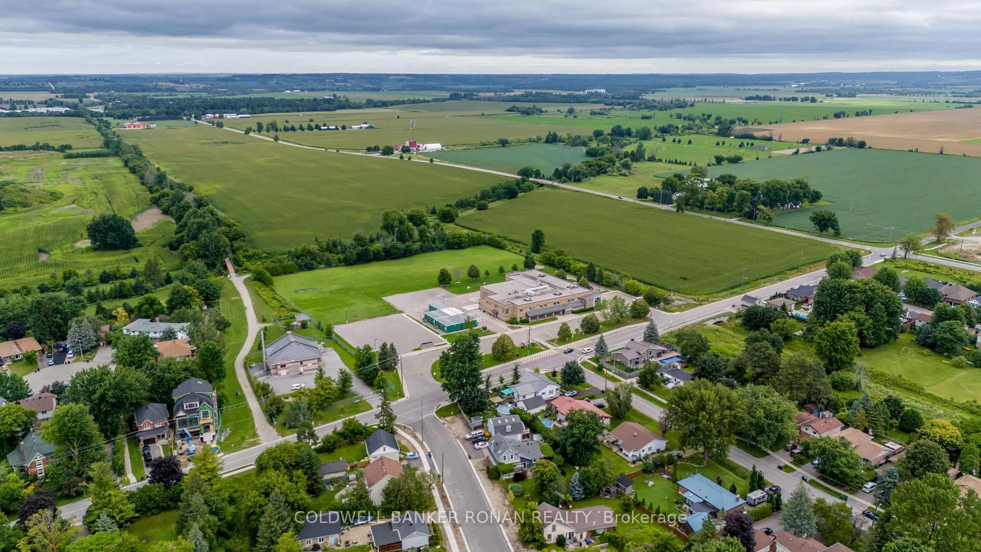 Photo 25 of 285 Centre Street, New Tecumseth, Beeton — HOMEH