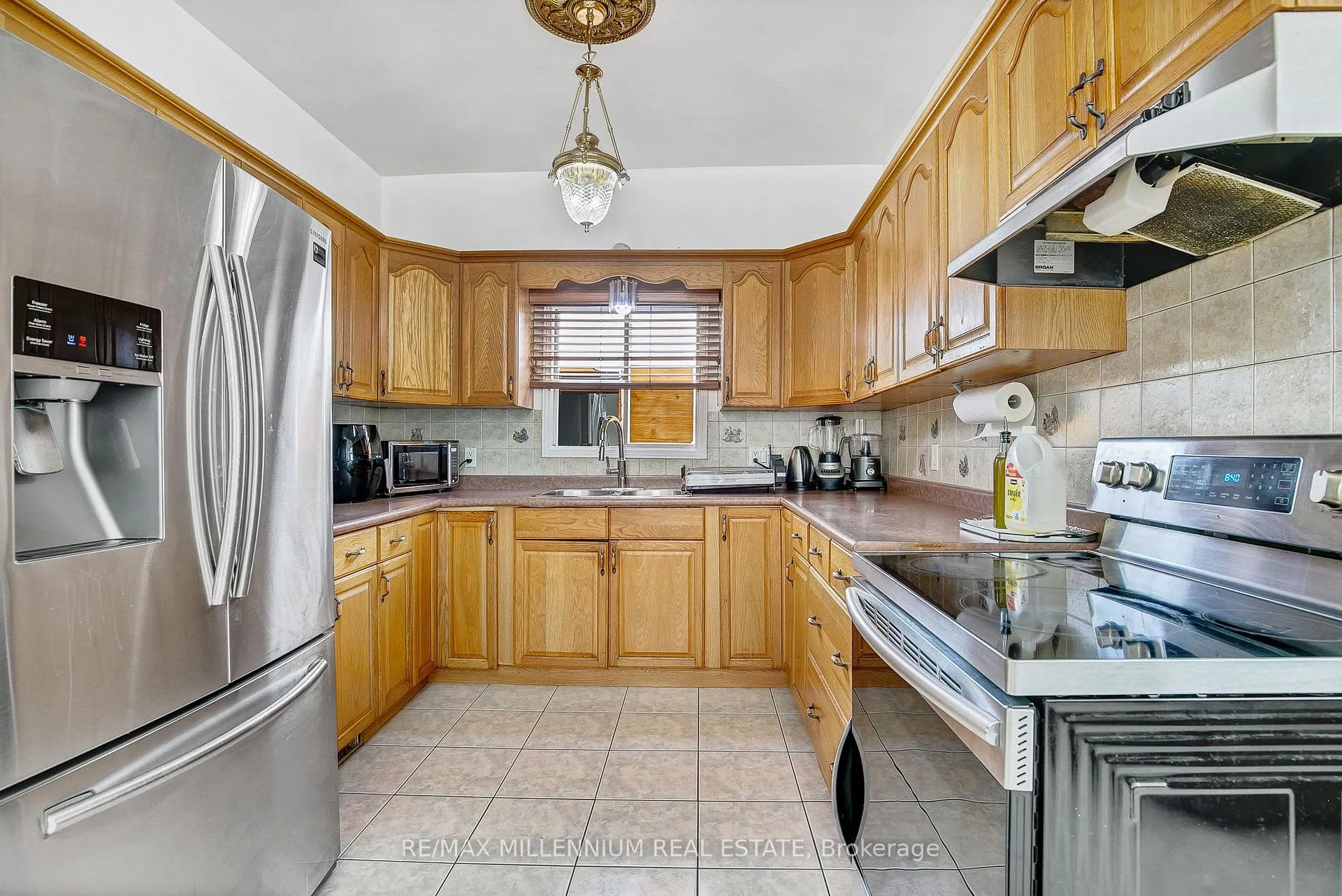 Photo 11 of 1725 Highland Avenue, Windsor — HOMEH