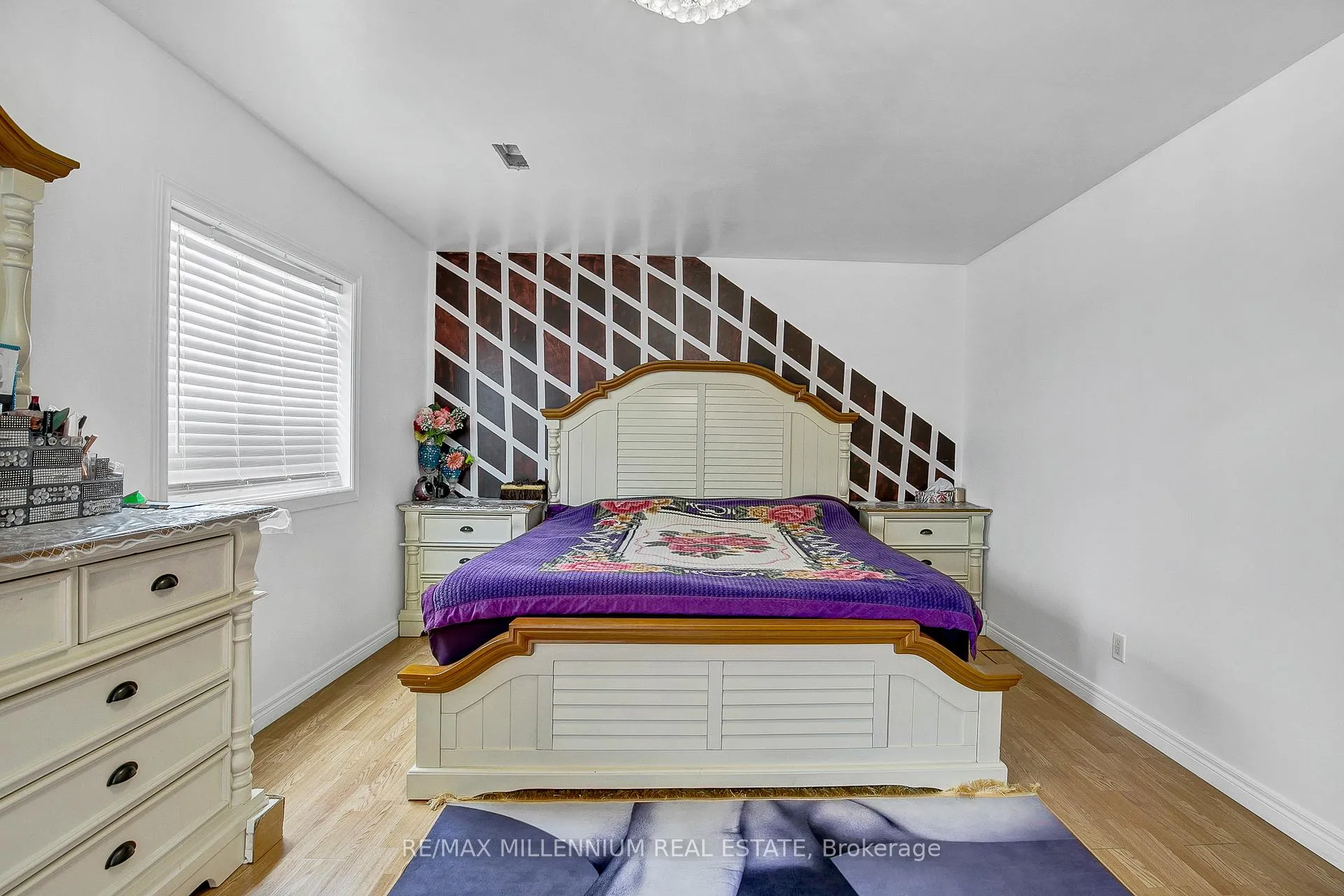 Photo 15 of 1725 Highland Avenue, Windsor — HOMEH