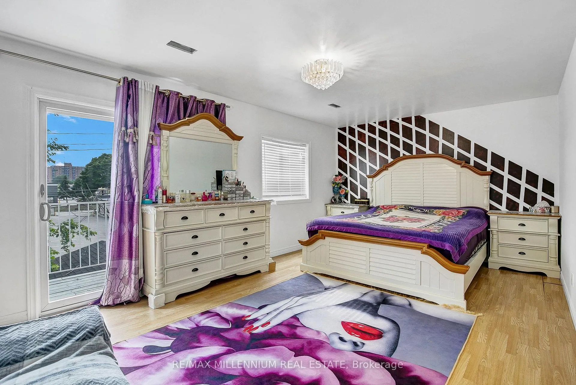Photo 17 of 1725 Highland Avenue, Windsor — HOMEH
