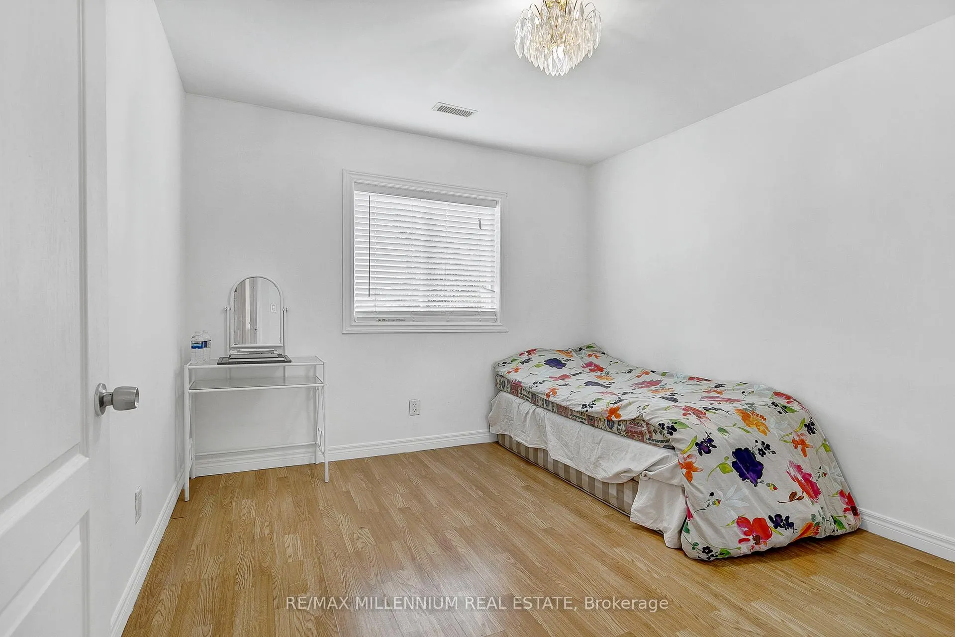 Photo 19 of 1725 Highland Avenue, Windsor — HOMEH