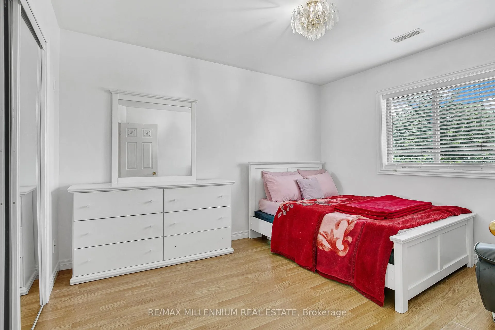 Photo 20 of 1725 Highland Avenue, Windsor — HOMEH