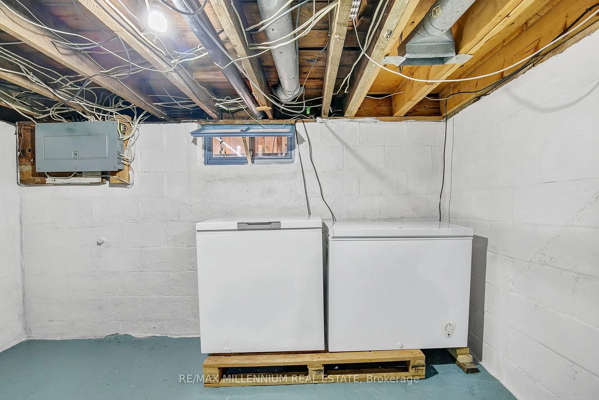 Photo 25 of 1725 Highland Avenue, Windsor — HOMEH