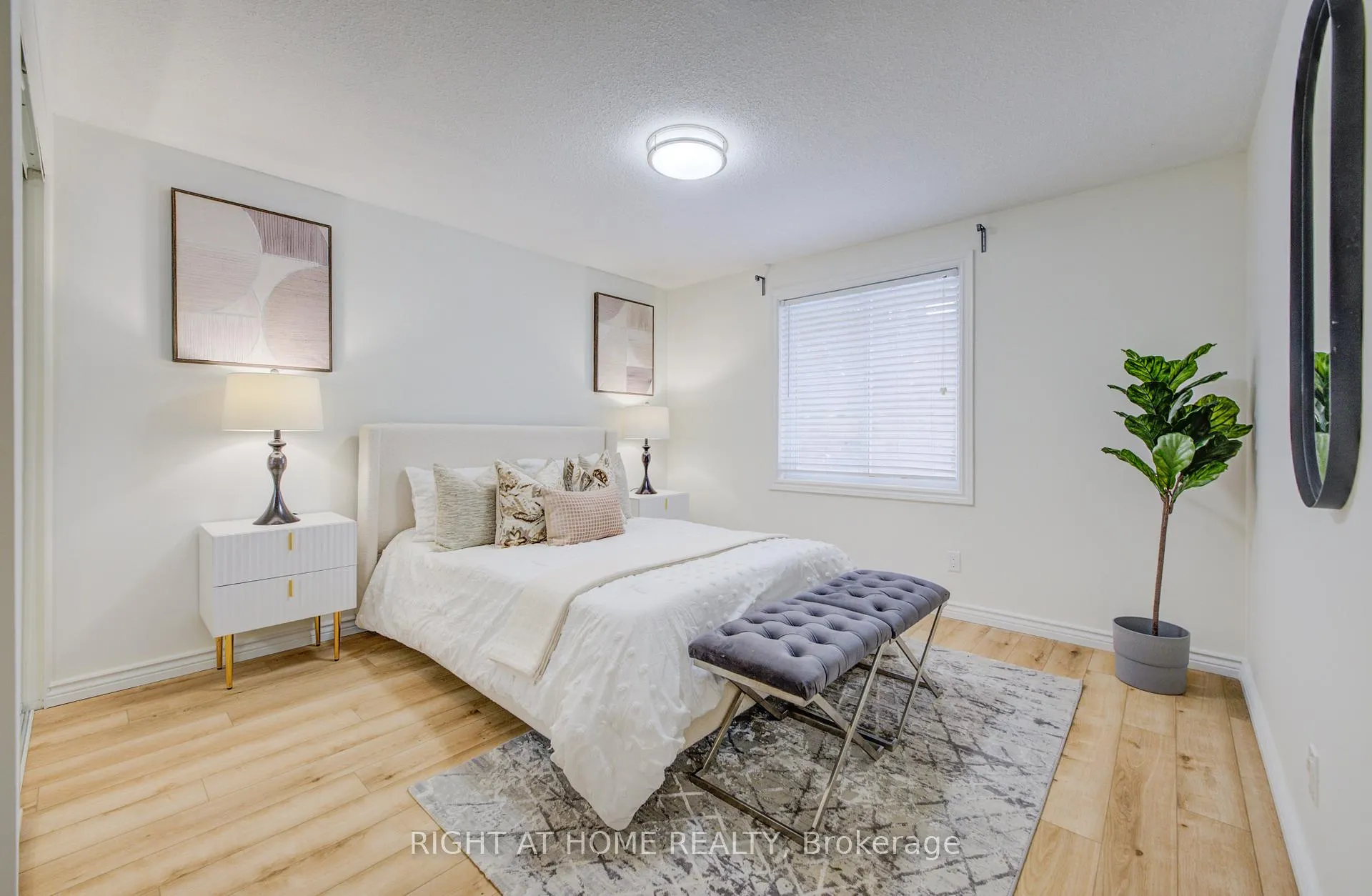 Photo 15 of 127 Vintage Crescent, Kitchener, Pioneer Park — HOMEH