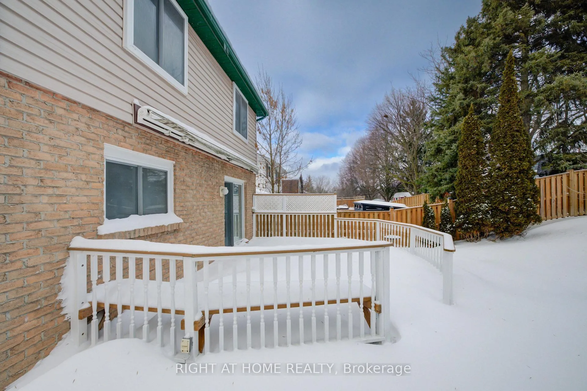 Photo 31 of 127 Vintage Crescent, Kitchener, Pioneer Park — HOMEH