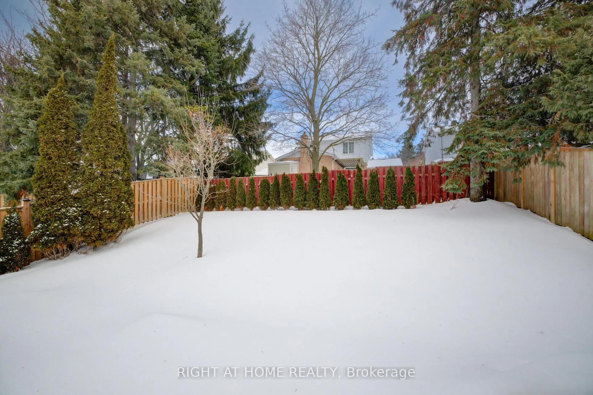 Photo 32 of 127 Vintage Crescent, Kitchener, Pioneer Park — HOMEH