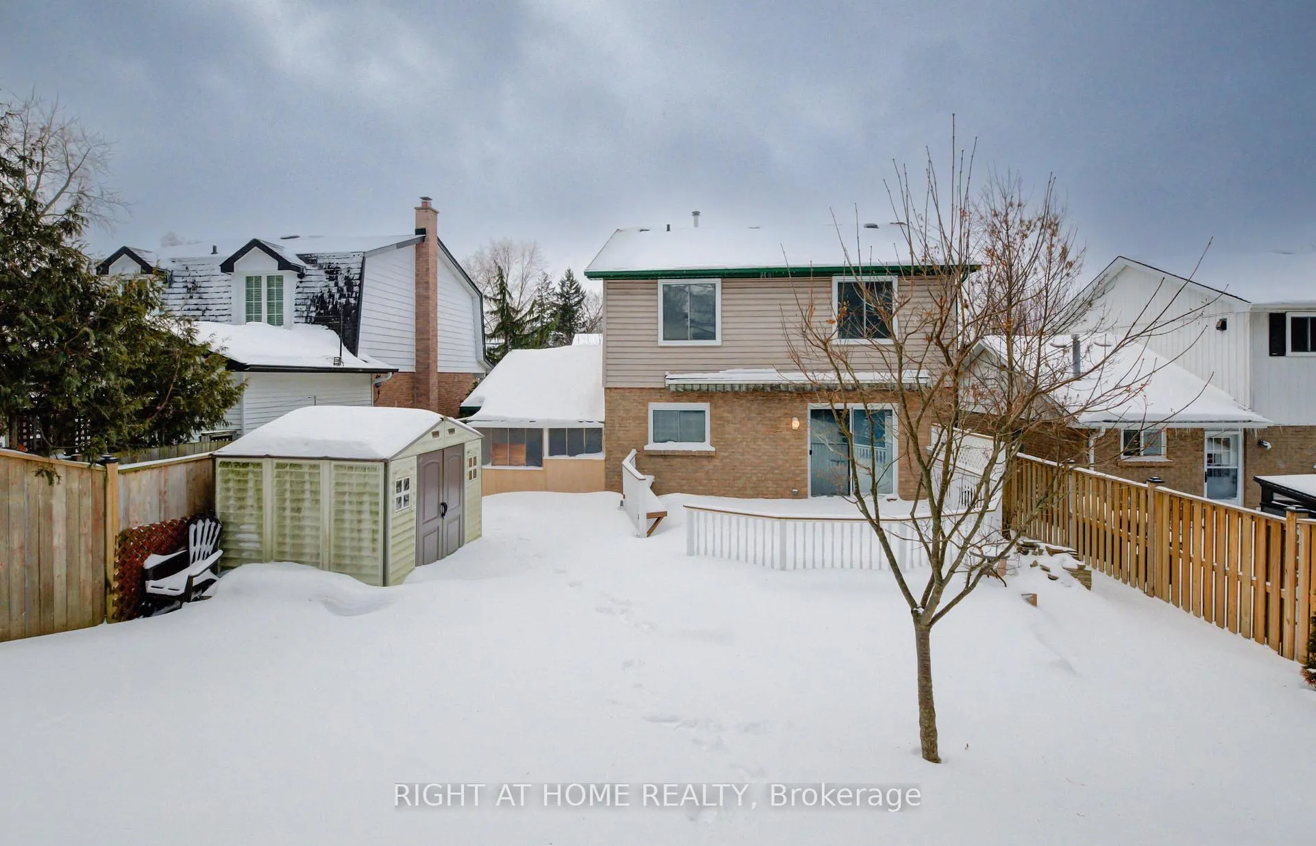 Photo 33 of 127 Vintage Crescent, Kitchener, Pioneer Park — HOMEH