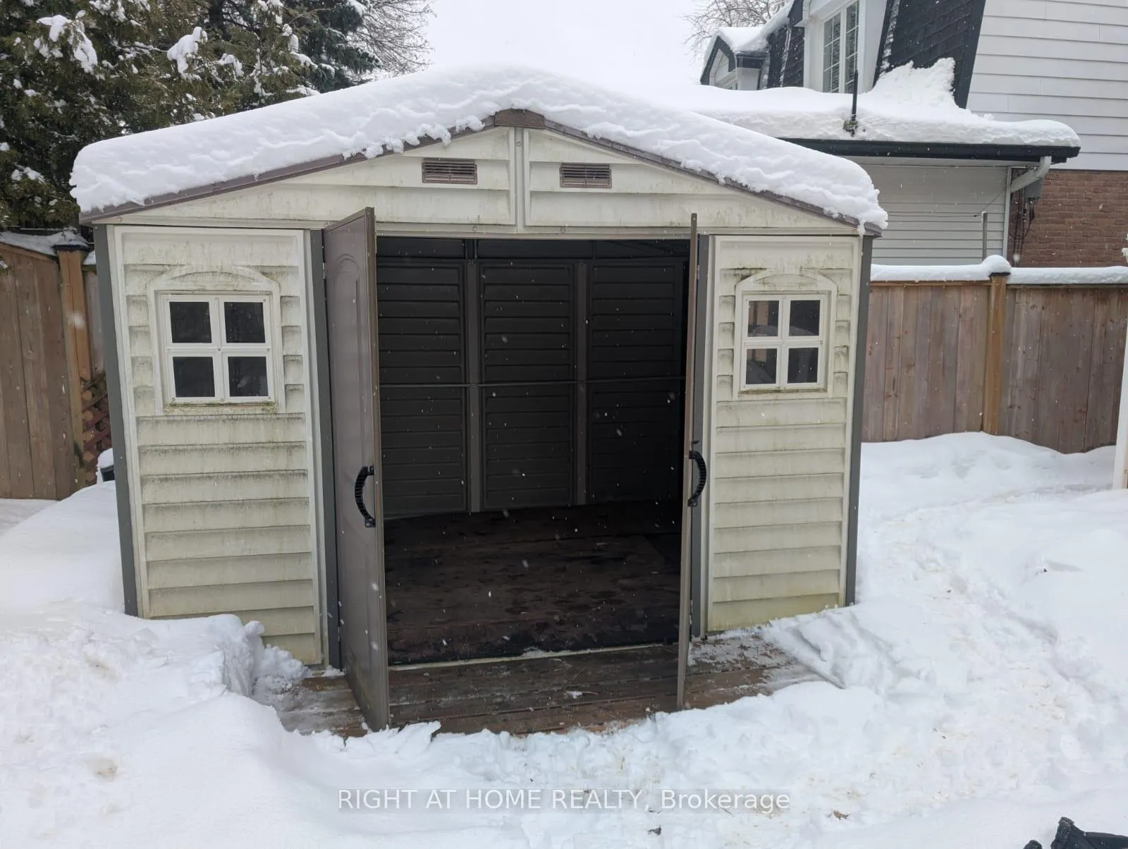 Photo 34 of 127 Vintage Crescent, Kitchener, Pioneer Park — HOMEH