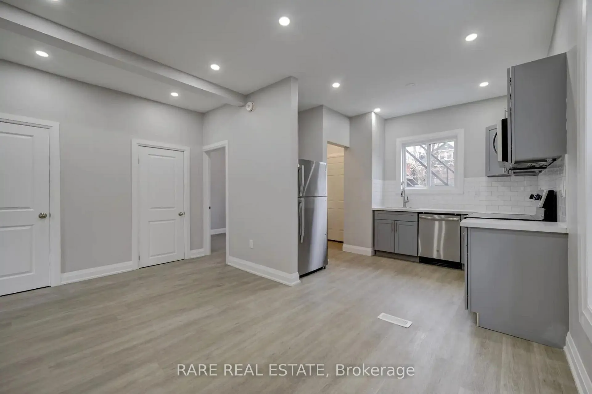 Photo 2 of 26 Fairleigh Avenue N, Hamilton, Gibson — HOMEH