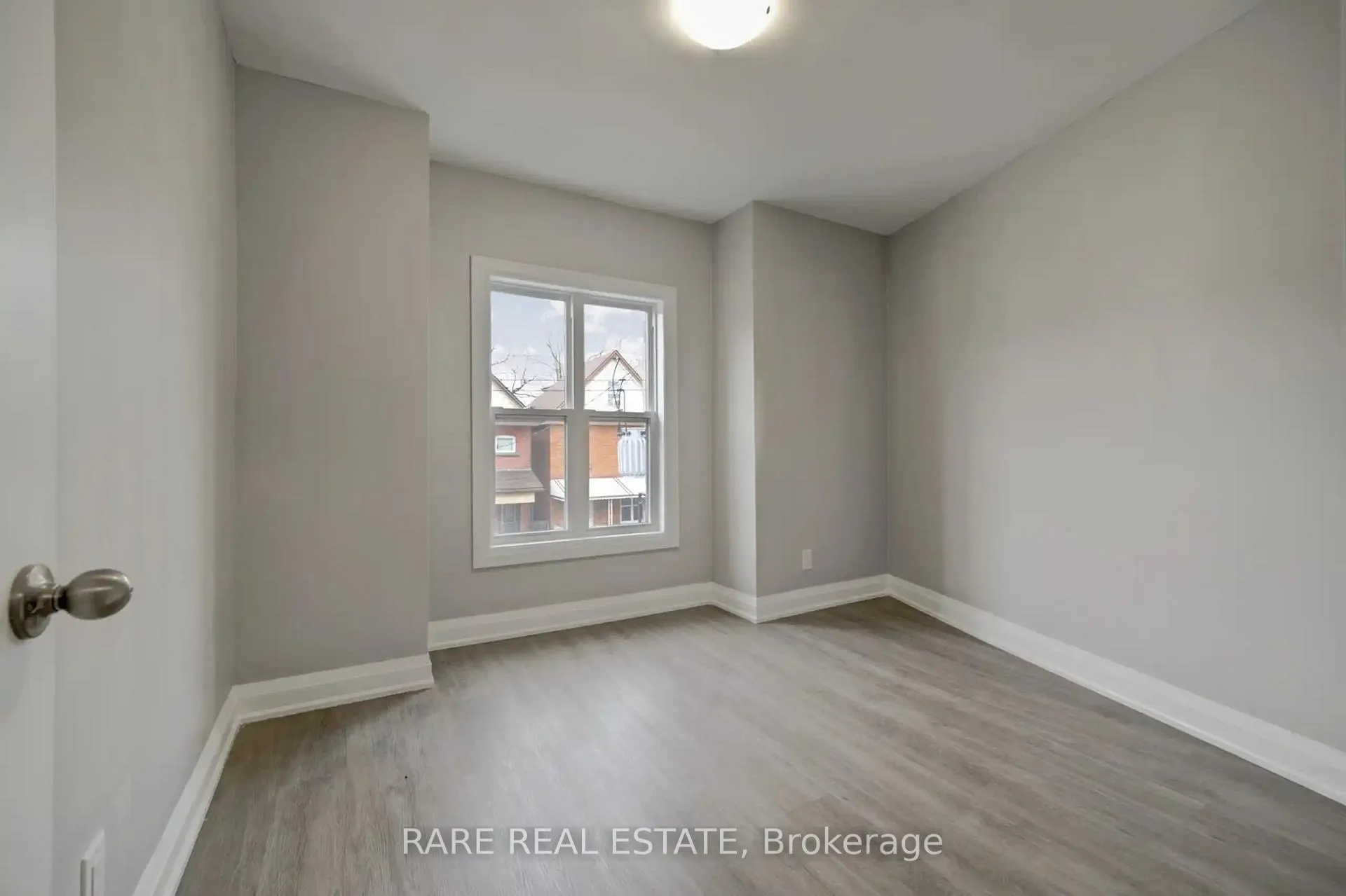 Photo 4 of 26 Fairleigh Avenue N, Hamilton, Gibson — HOMEH