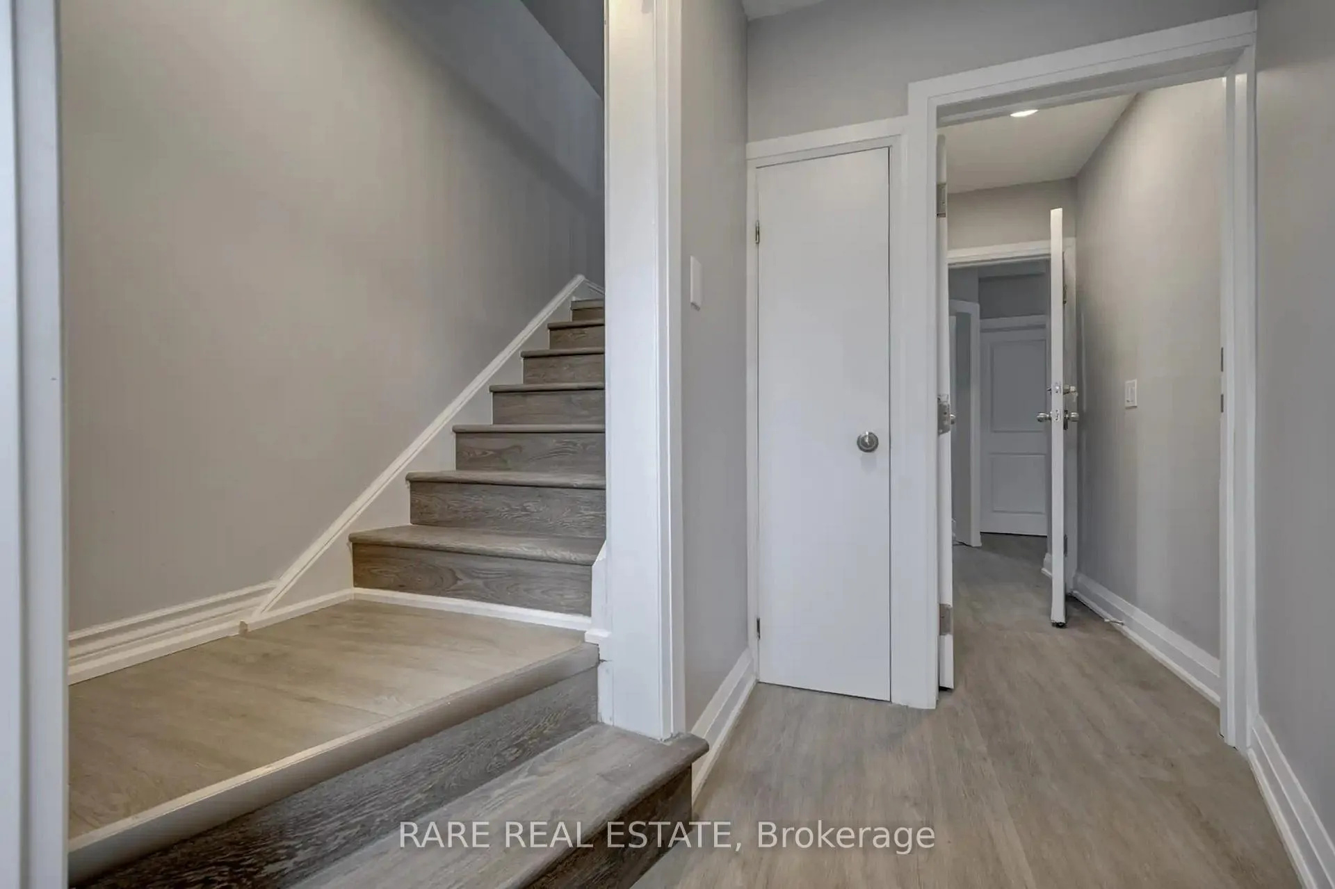 Photo 9 of 26 Fairleigh Avenue N, Hamilton, Gibson — HOMEH