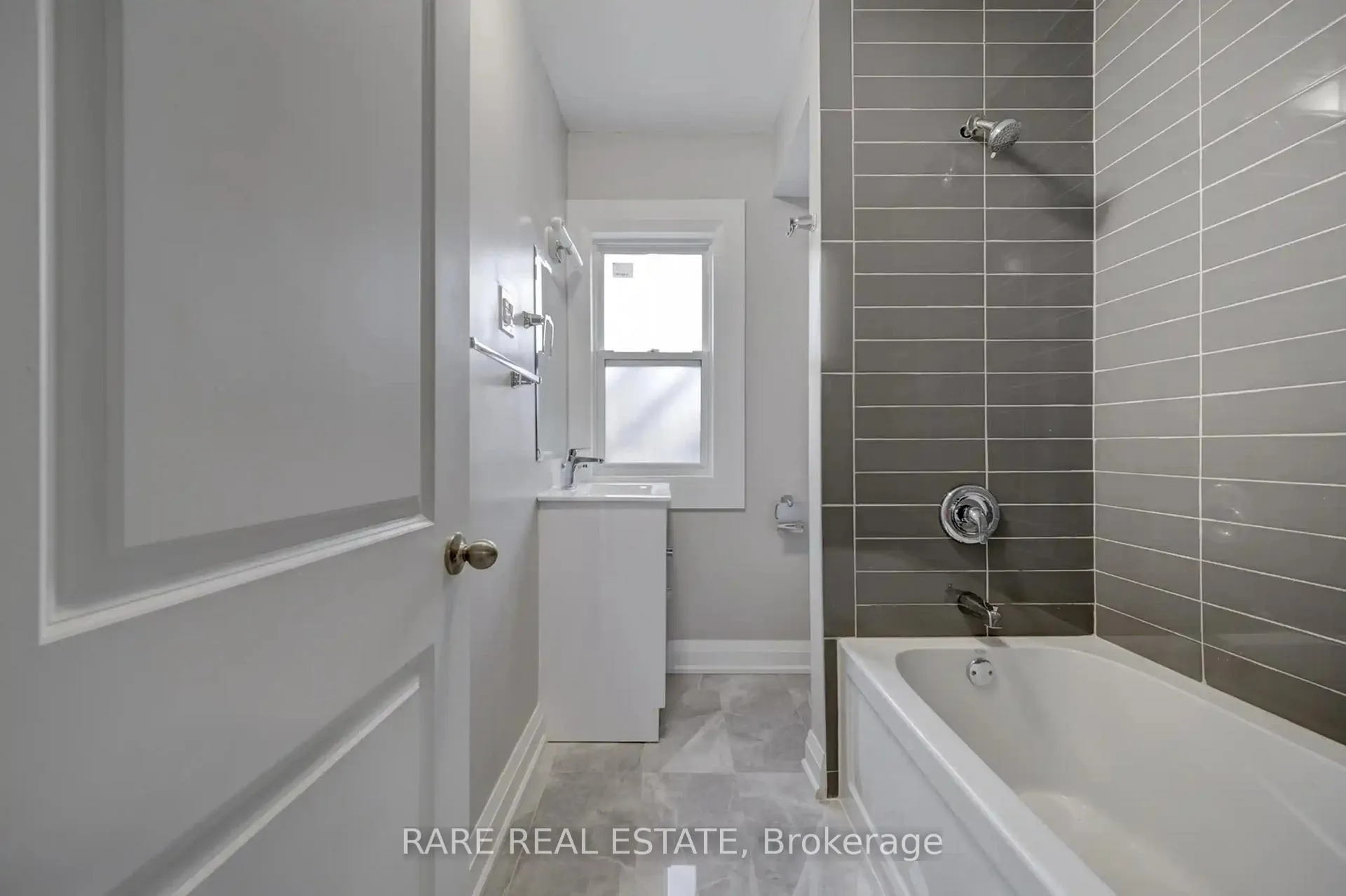 Photo 12 of 26 Fairleigh Avenue N, Hamilton, Gibson — HOMEH