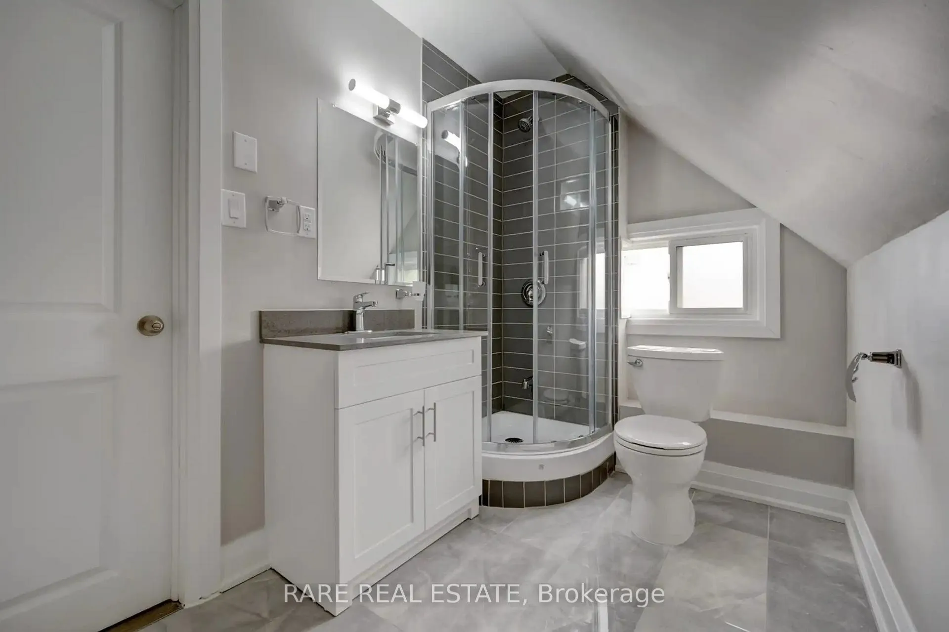 Photo 13 of 26 Fairleigh Avenue N, Hamilton, Gibson — HOMEH