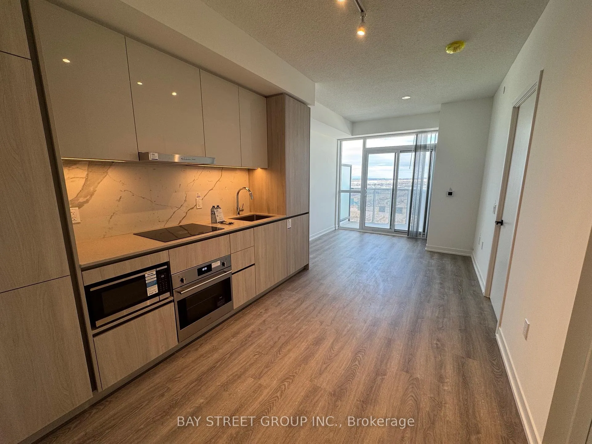 Photo 5 of Unit 3805, 8 Interchange Way, Vaughan, Vaughan Corporate Centre — HOMEH