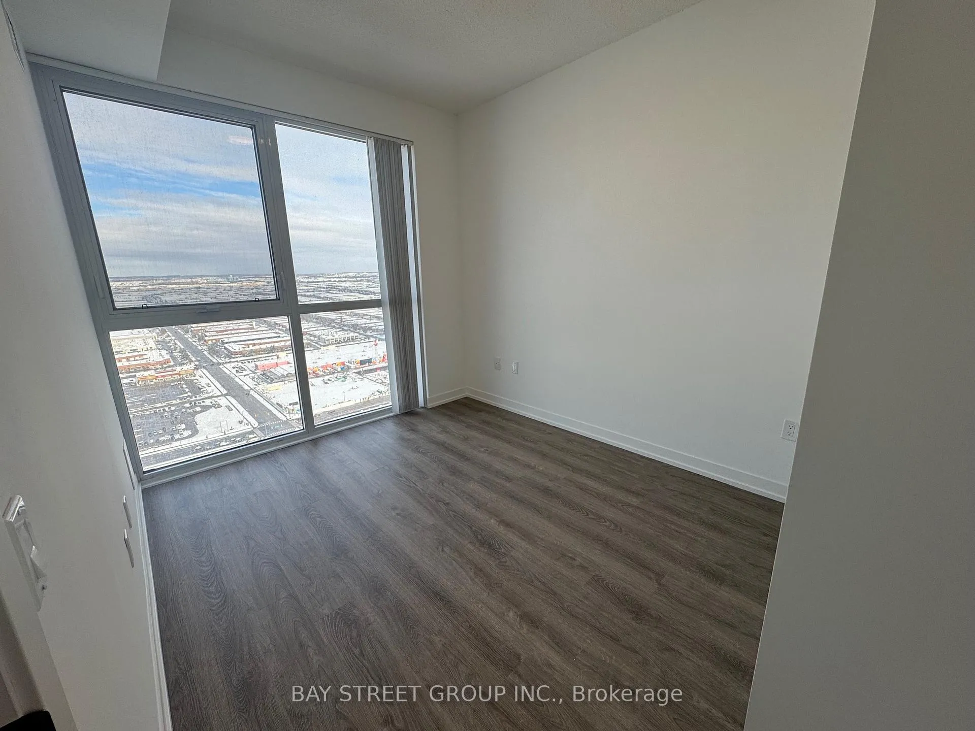 Photo 7 of Unit 3805, 8 Interchange Way, Vaughan, Vaughan Corporate Centre — HOMEH