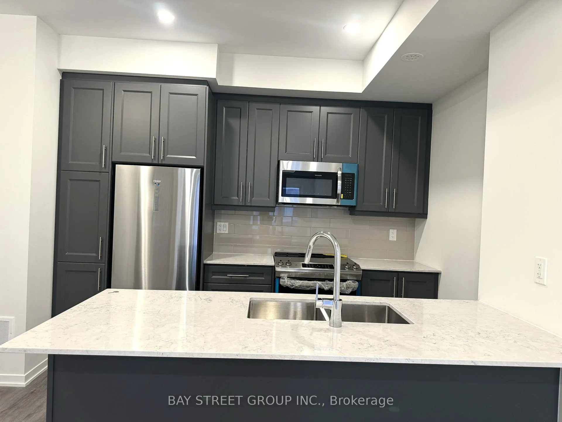 Photo 4 of Unit TH307, 130 Honeycrisp Crescent, Vaughan, Vaughan Corporate Centre — HOMEH