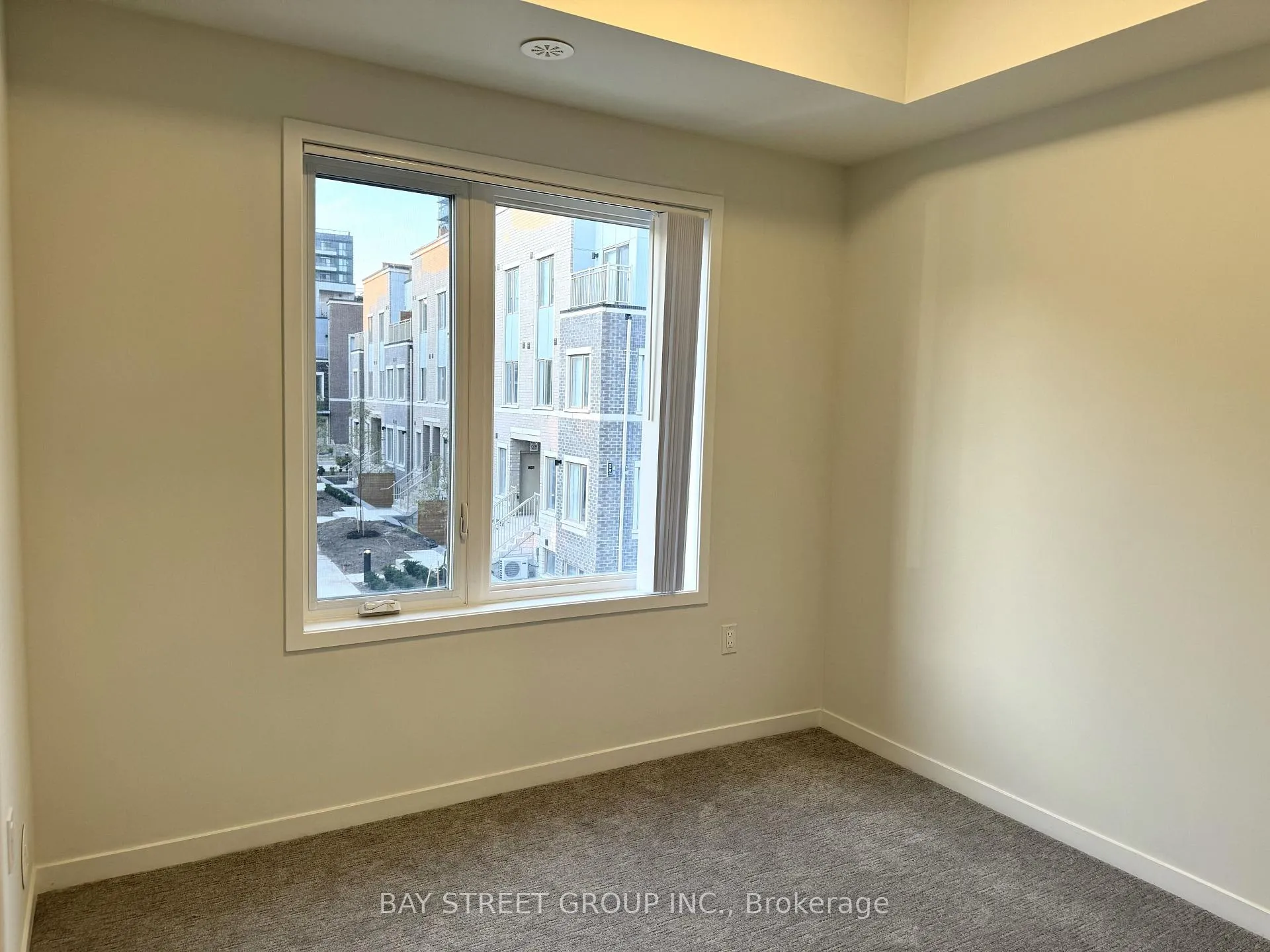 Photo 6 of Unit TH307, 130 Honeycrisp Crescent, Vaughan, Vaughan Corporate Centre — HOMEH