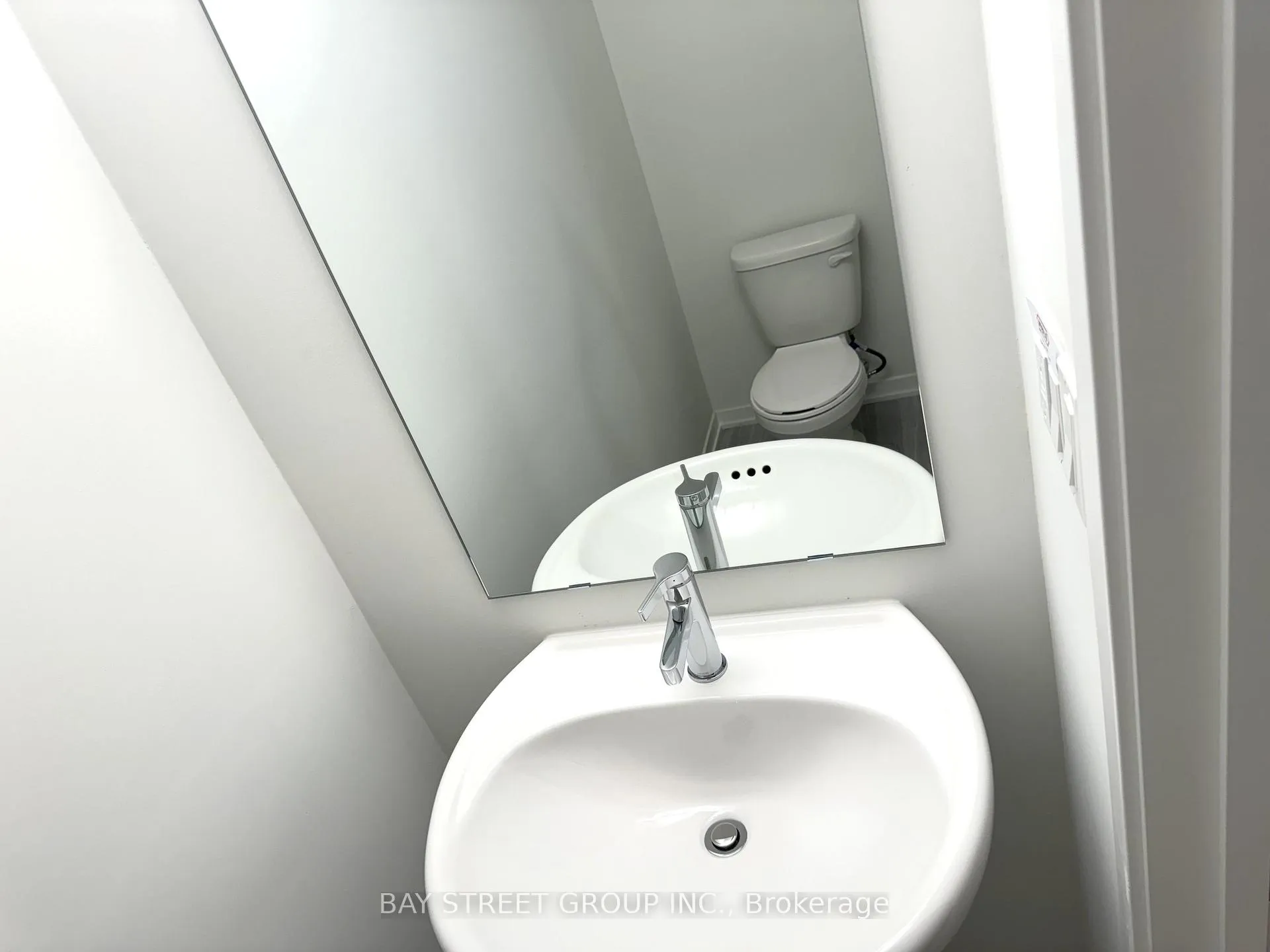 Photo 7 of Unit TH307, 130 Honeycrisp Crescent, Vaughan, Vaughan Corporate Centre — HOMEH