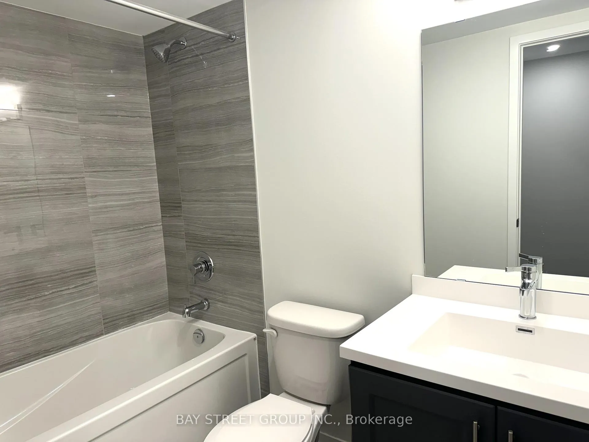 Photo 9 of Unit TH307, 130 Honeycrisp Crescent, Vaughan, Vaughan Corporate Centre — HOMEH