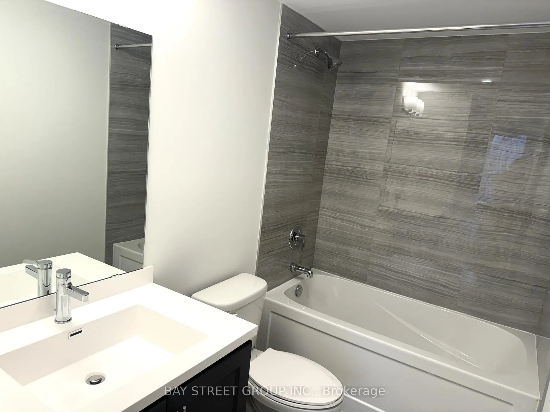 Photo 11 of Unit TH307, 130 Honeycrisp Crescent, Vaughan, Vaughan Corporate Centre — HOMEH