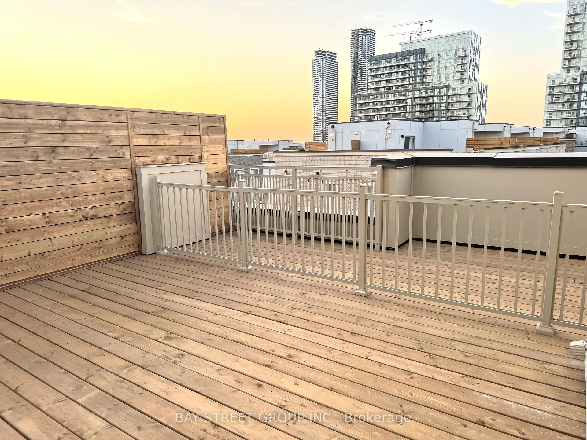 Photo 12 of Unit TH307, 130 Honeycrisp Crescent, Vaughan, Vaughan Corporate Centre — HOMEH