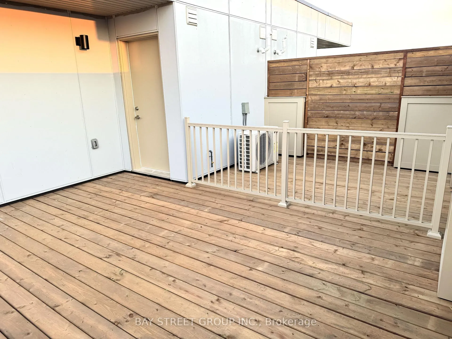 Photo 13 of Unit TH307, 130 Honeycrisp Crescent, Vaughan, Vaughan Corporate Centre — HOMEH