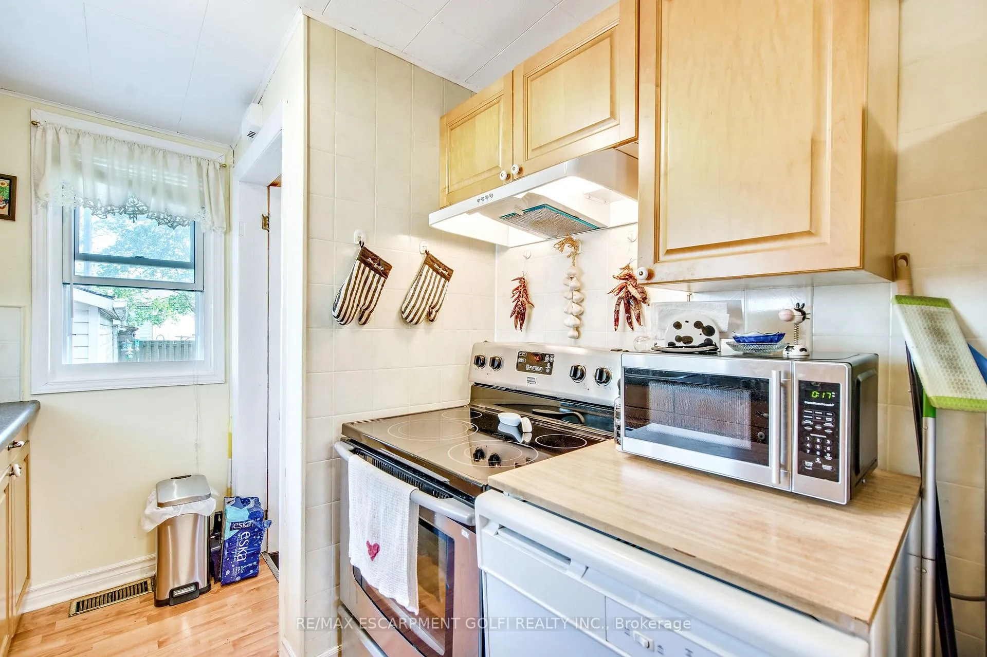 Photo 8 of 373 Simpson Avenue, Welland, Lincoln/Crowland — HOMEH