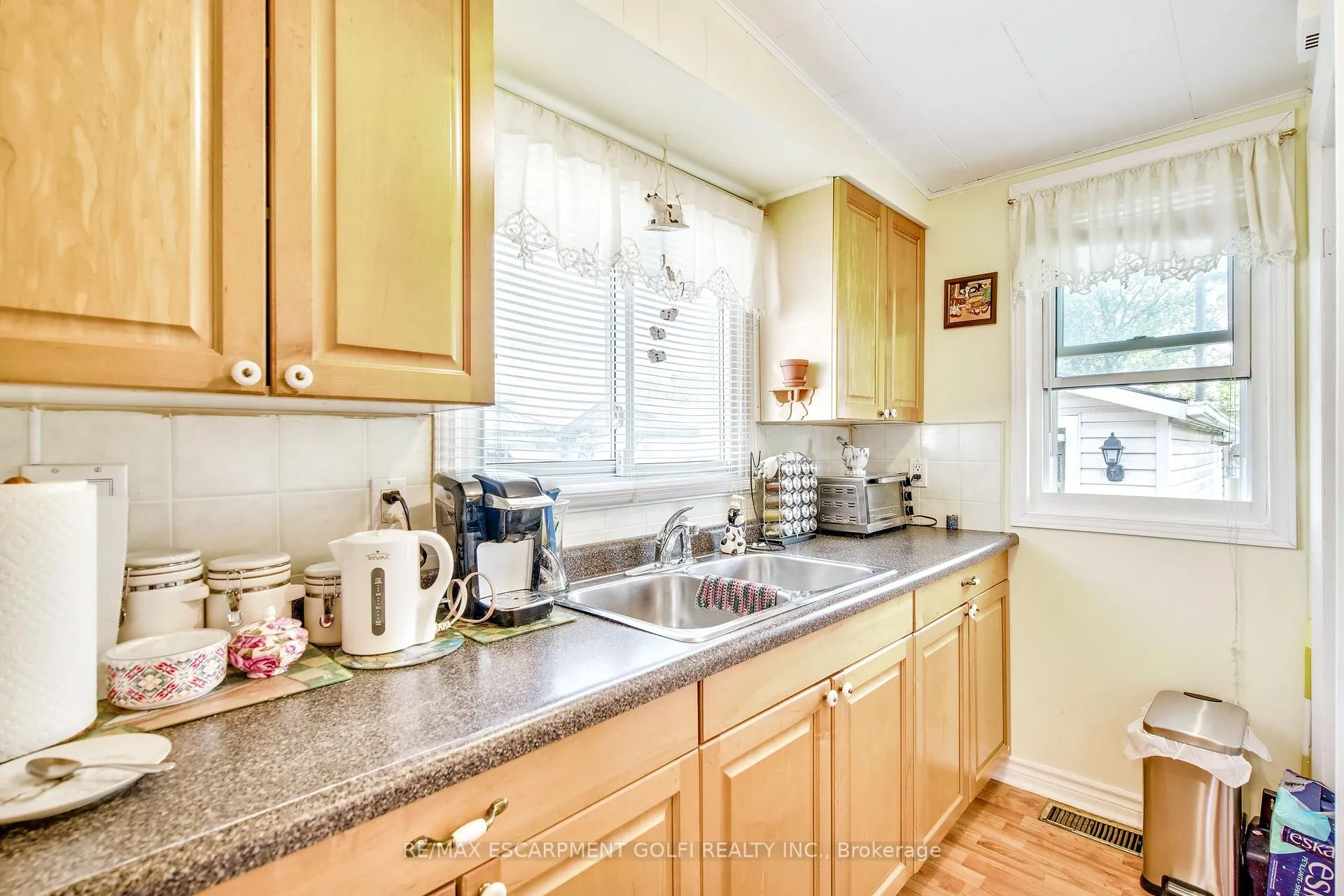 Photo 10 of 373 Simpson Avenue, Welland, Lincoln/Crowland — HOMEH