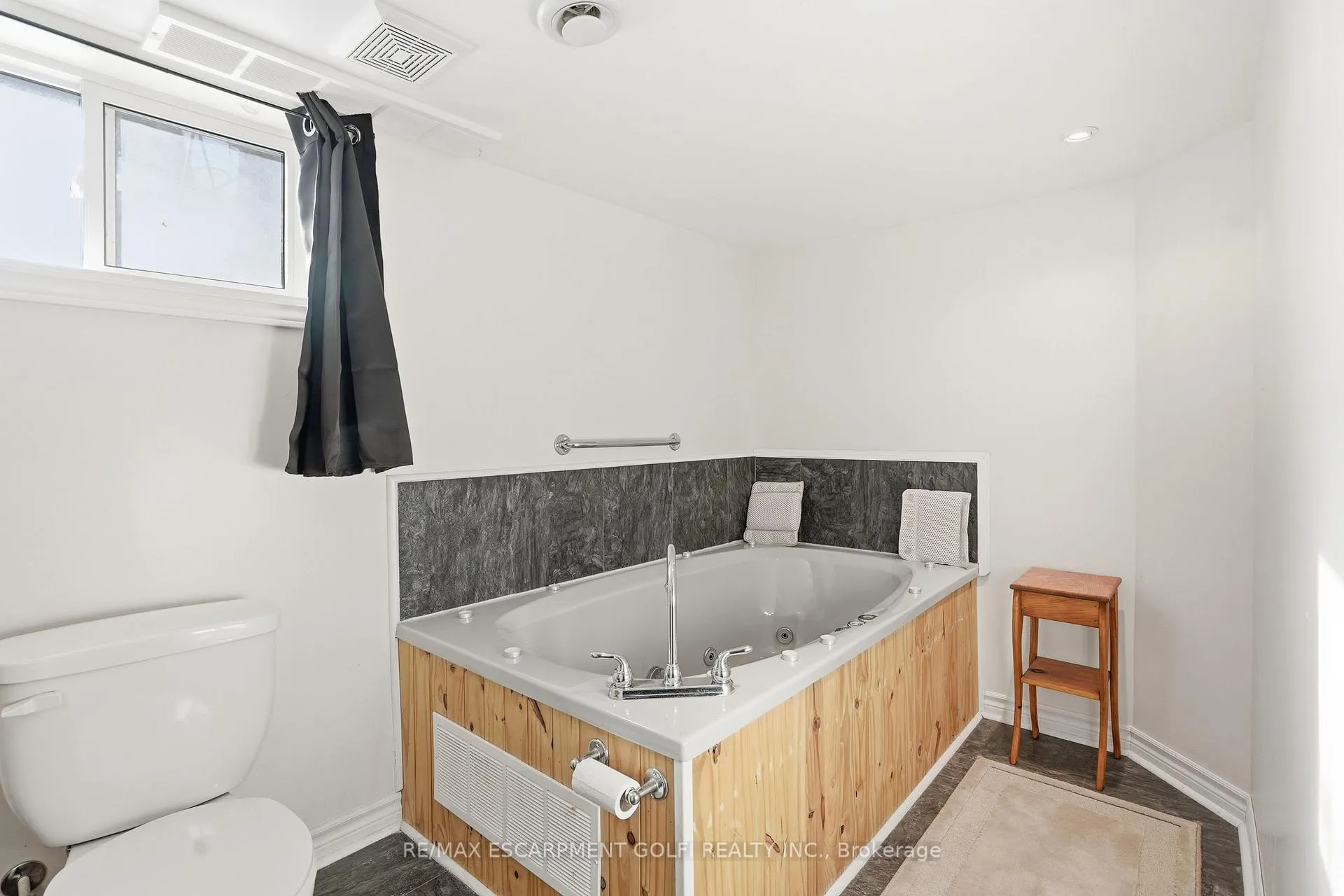 Photo 24 of 373 Simpson Avenue, Welland, Lincoln/Crowland — HOMEH
