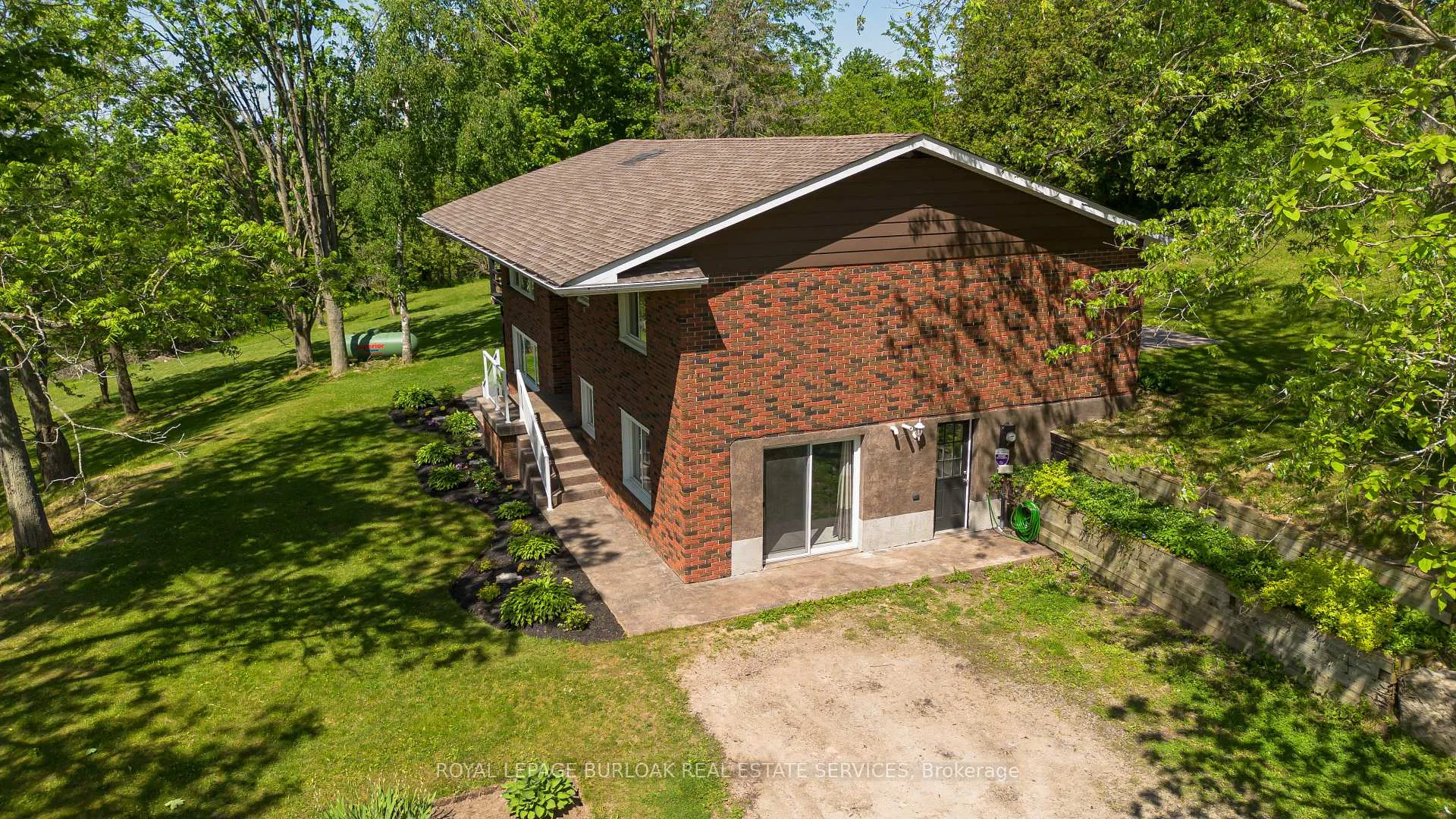 Photo 3 of 1119 Concession 8 Road W, Hamilton, Rural Flamborough — HOMEH