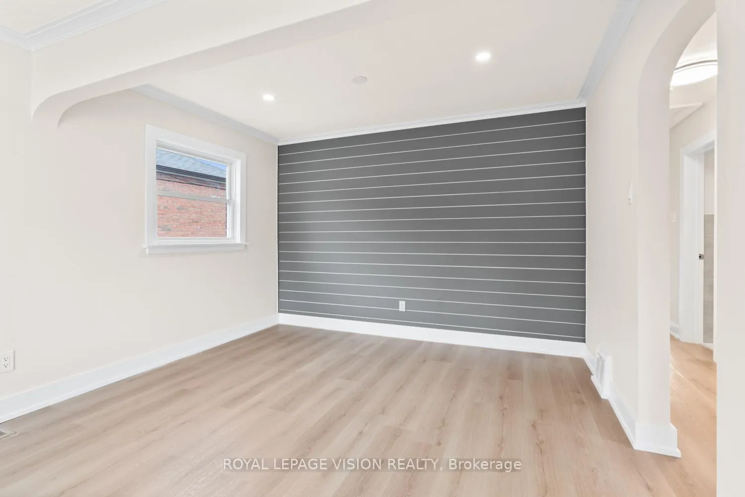 Photo 5 of 29 Donora Drive, Toronto, Crescent Town — HOMEH