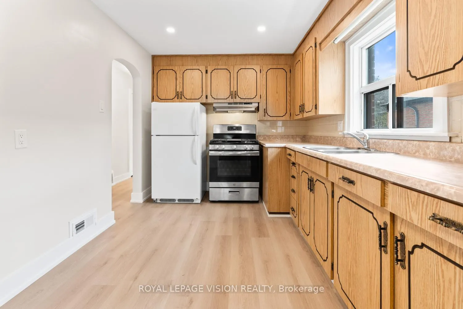 Photo 14 of 29 Donora Drive, Toronto, Crescent Town — HOMEH