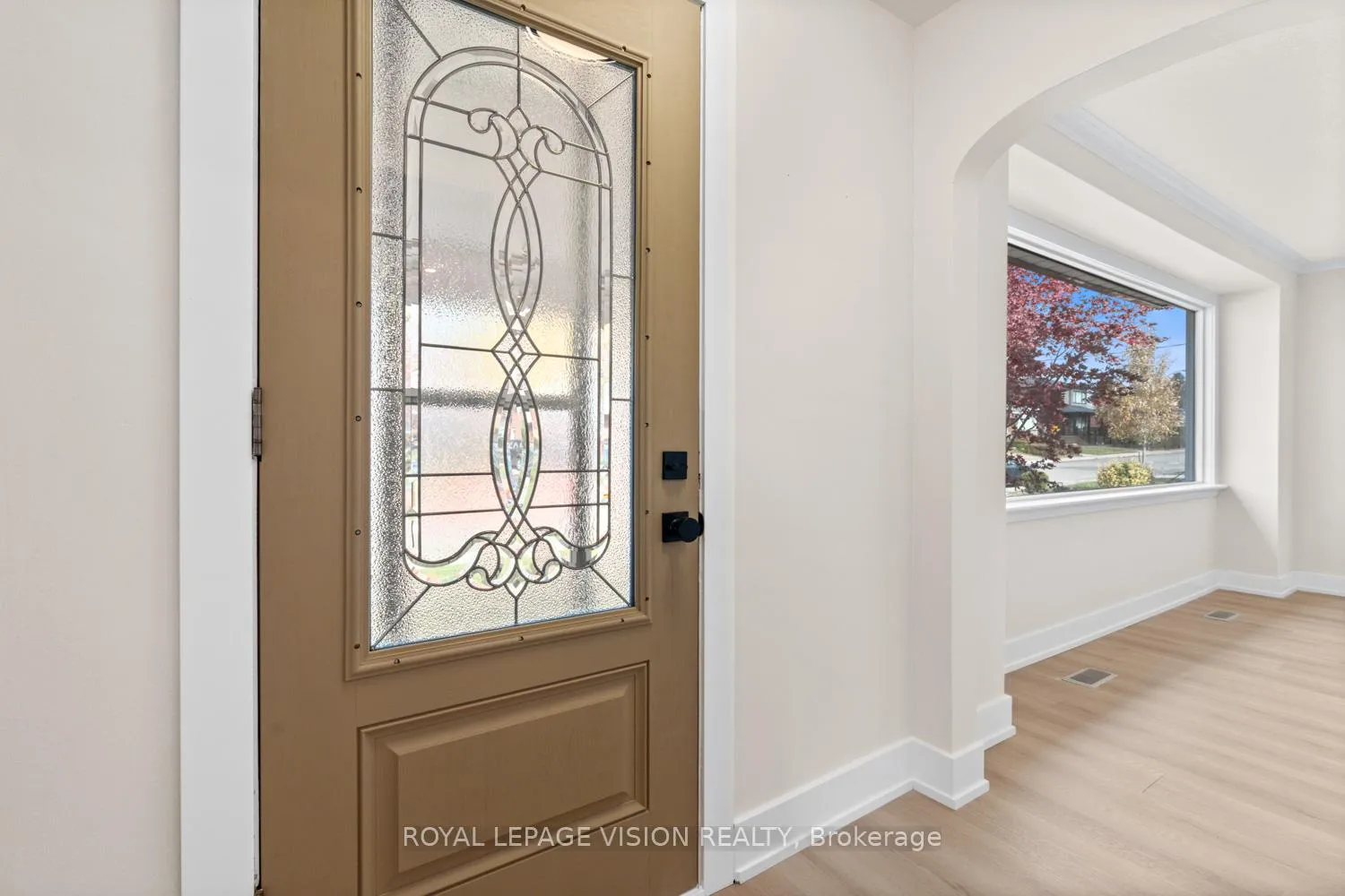 Photo 16 of 29 Donora Drive, Toronto, Crescent Town — HOMEH