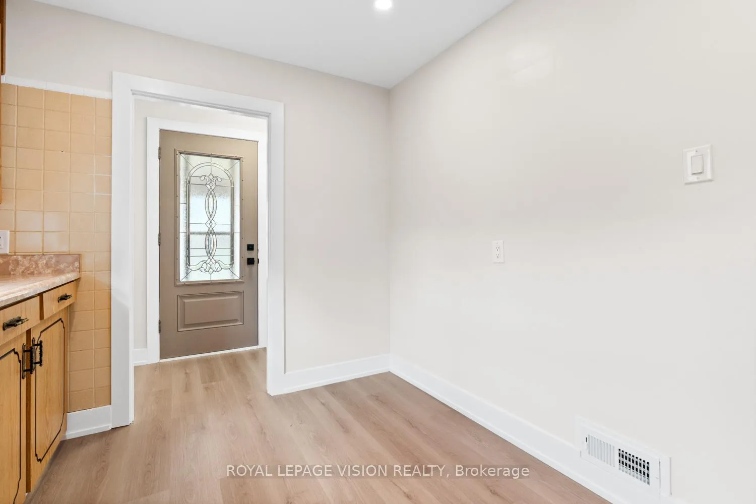 Photo 18 of 29 Donora Drive, Toronto, Crescent Town — HOMEH