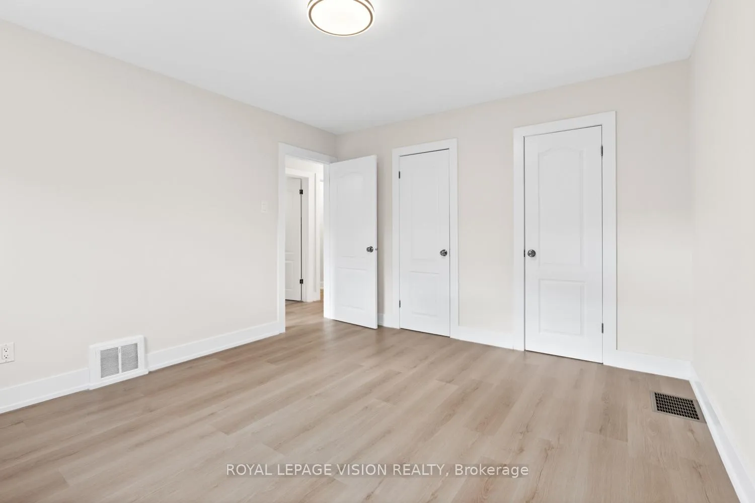 Photo 20 of 29 Donora Drive, Toronto, Crescent Town — HOMEH