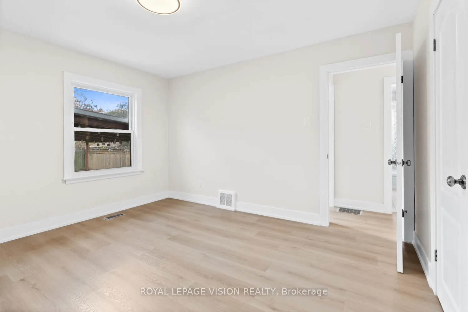 Photo 21 of 29 Donora Drive, Toronto, Crescent Town — HOMEH