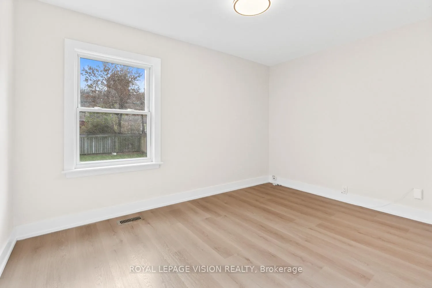 Photo 22 of 29 Donora Drive, Toronto, Crescent Town — HOMEH
