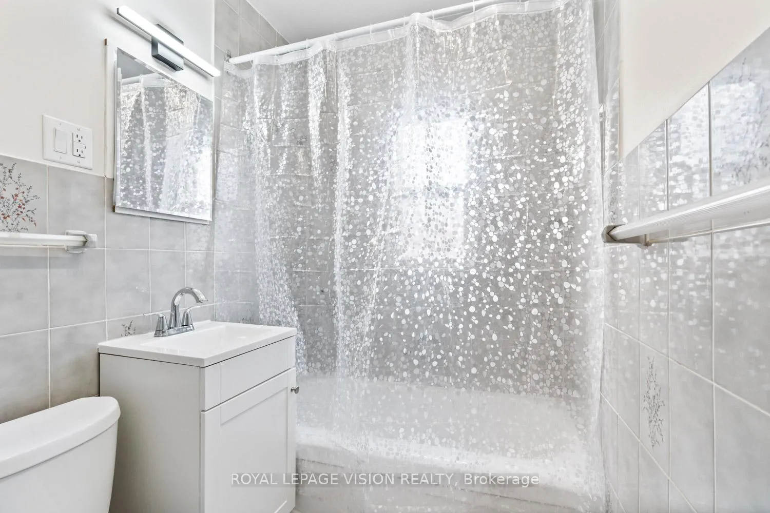 Photo 25 of 29 Donora Drive, Toronto, Crescent Town — HOMEH