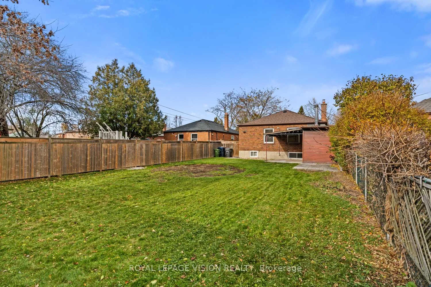 Photo 37 of 29 Donora Drive, Toronto, Crescent Town — HOMEH