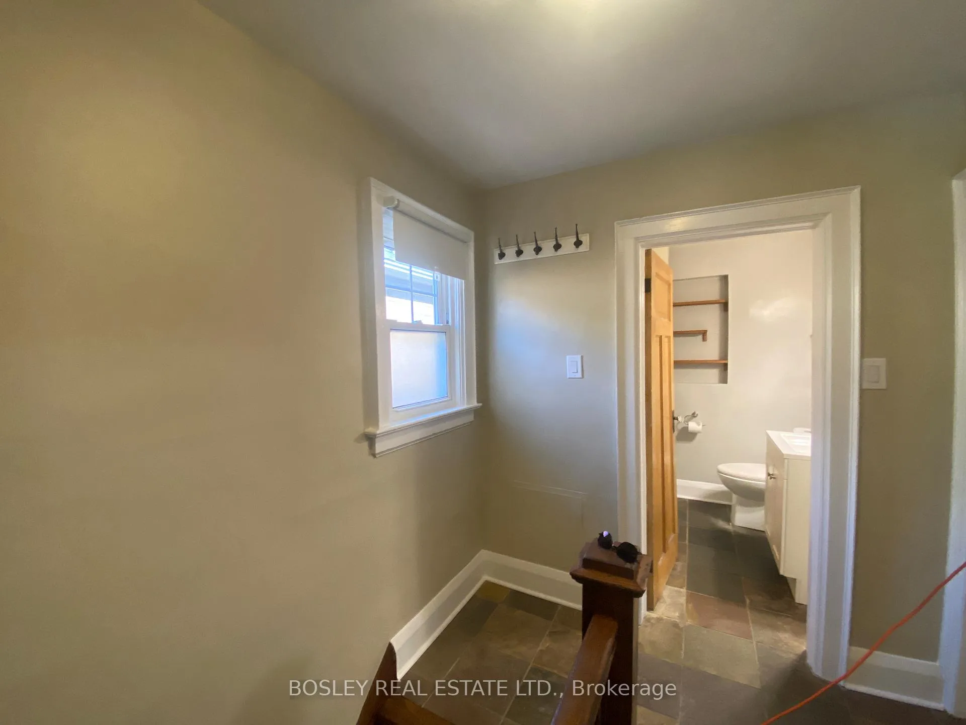Photo 3 of Unit #2 (UPPER), 33 Lorindale Avenue, Toronto, Lawrence Park North — HOMEH